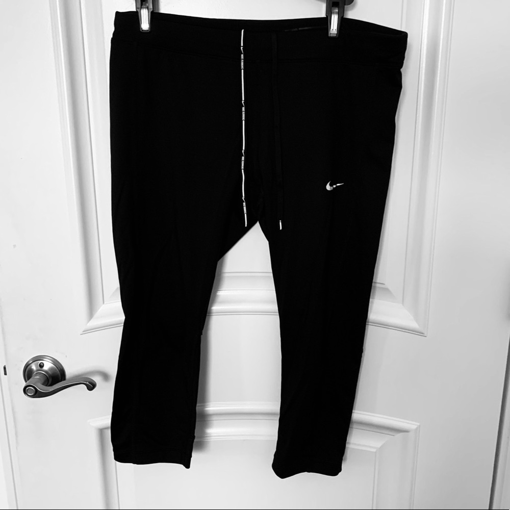 Black Nike Crop Leggings - GREAT CONDITION!